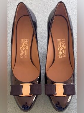 Authentic Salvatore Ferragamo Vara Stiletto Pumps. Look Brand New!!